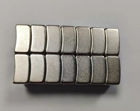 خرید آهنرباهای موتور نئودیمیومی خمیده N48 برای موتور BLDC R52.4 X R41.3 X 25 میلی متر online manufacture