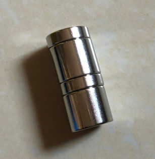 خرید نقره ای رنگ درخشش آهنرباهای نئودیمیوم دیسک قوی N35 درجه 18mm x 15mm online manufacture